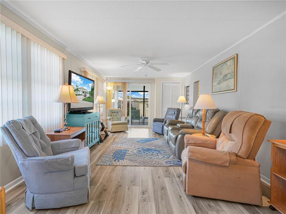 For Sale: $160,000 (2 beds, 2 baths, 816 Square Feet)