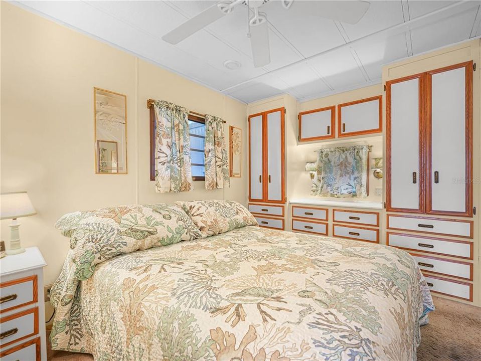 For Sale: $160,000 (2 beds, 2 baths, 816 Square Feet)