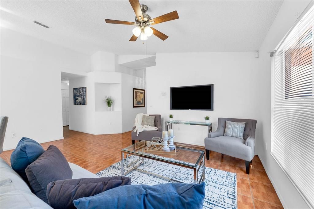 Active With Contract: $299,150 (3 beds, 2 baths, 1172 Square Feet)