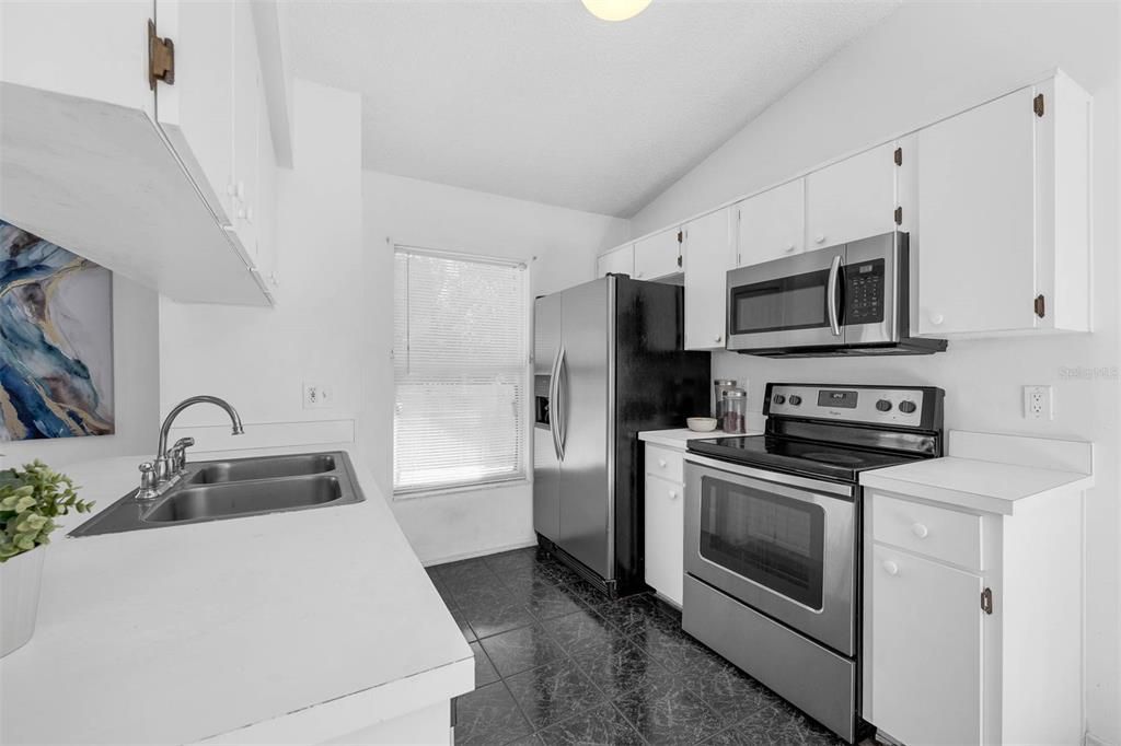 Active With Contract: $299,150 (3 beds, 2 baths, 1172 Square Feet)