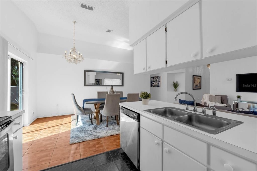 Active With Contract: $299,150 (3 beds, 2 baths, 1172 Square Feet)