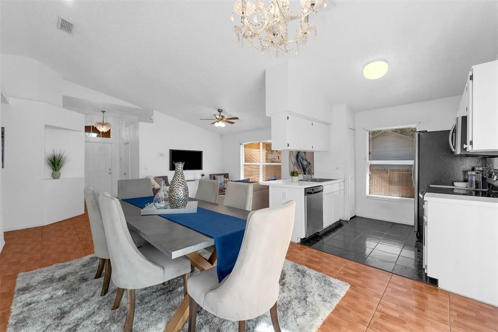 Active With Contract: $299,150 (3 beds, 2 baths, 1172 Square Feet)