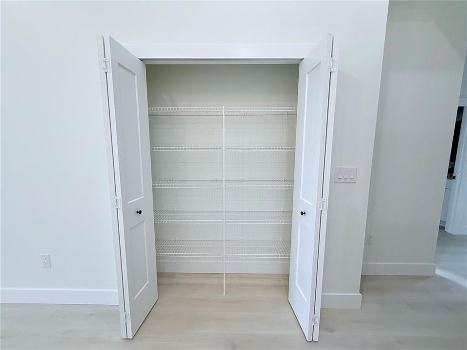 For Sale: $499,000 (6 beds, 0 baths, 2396 Square Feet)