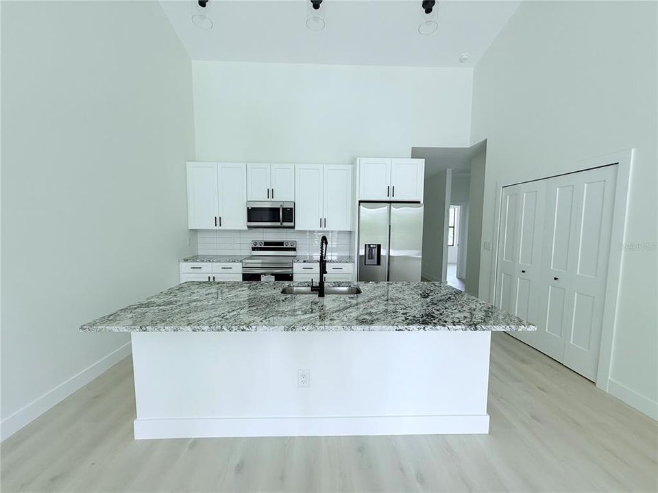 For Sale: $499,000 (6 beds, 0 baths, 2396 Square Feet)