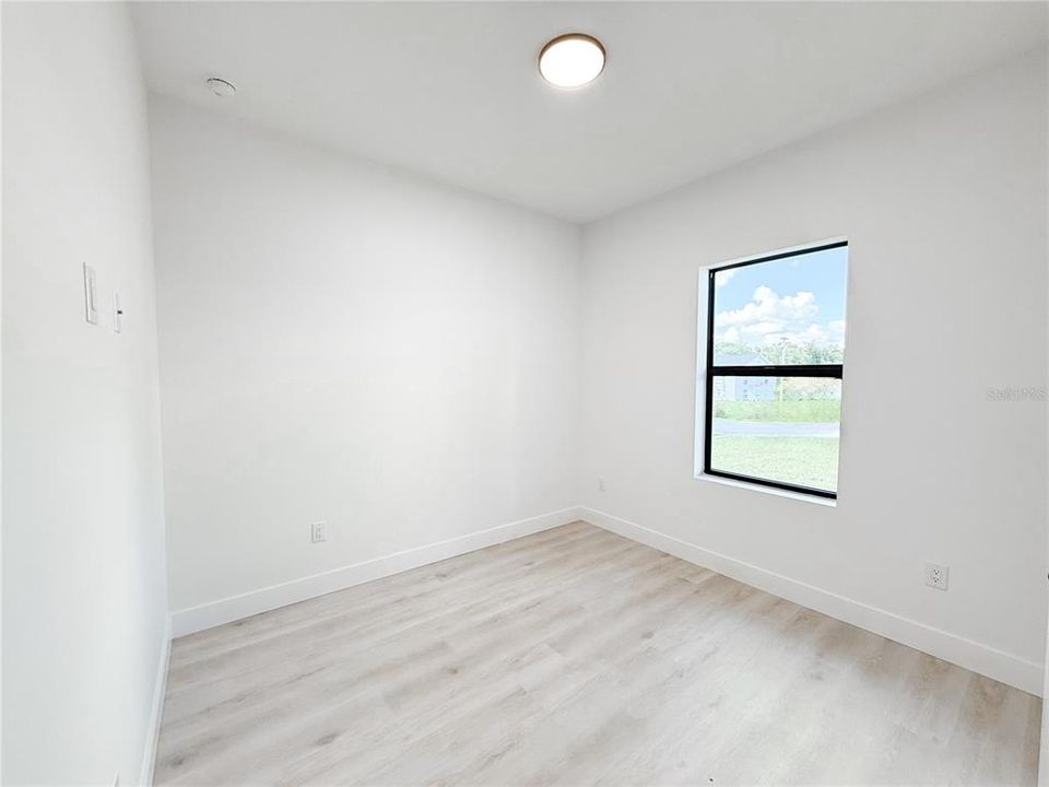 For Sale: $499,000 (6 beds, 0 baths, 2396 Square Feet)