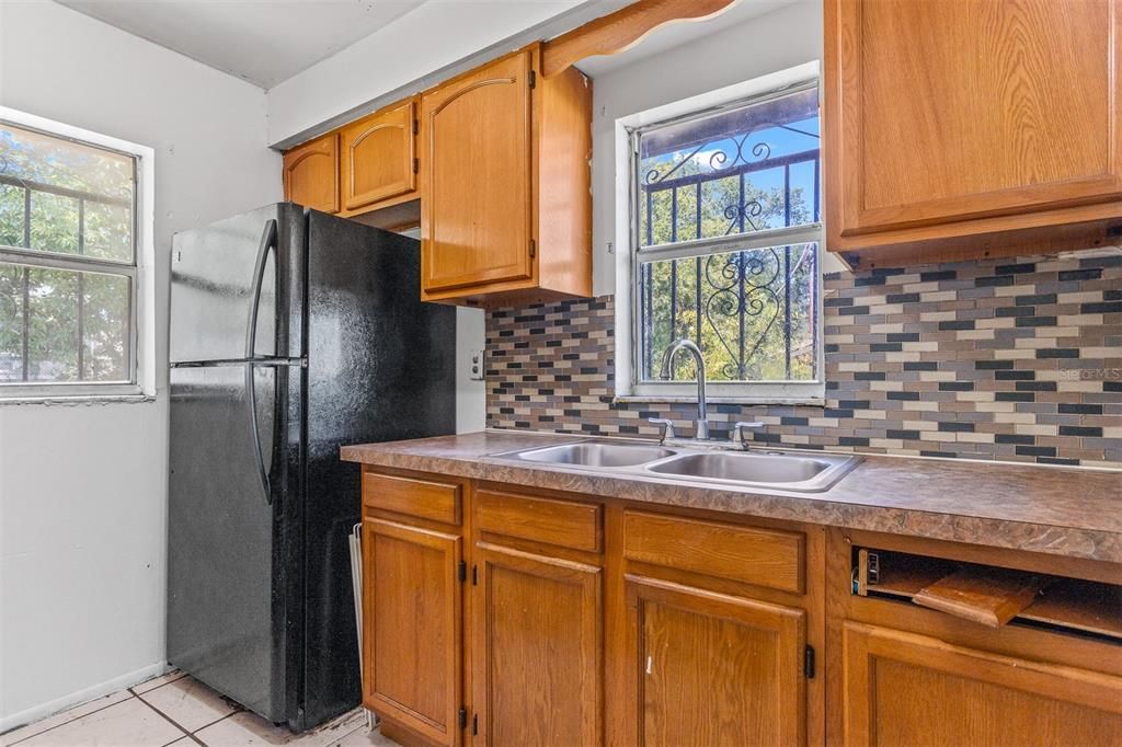 For Sale: $228,500 (4 beds, 1 baths, 1139 Square Feet)