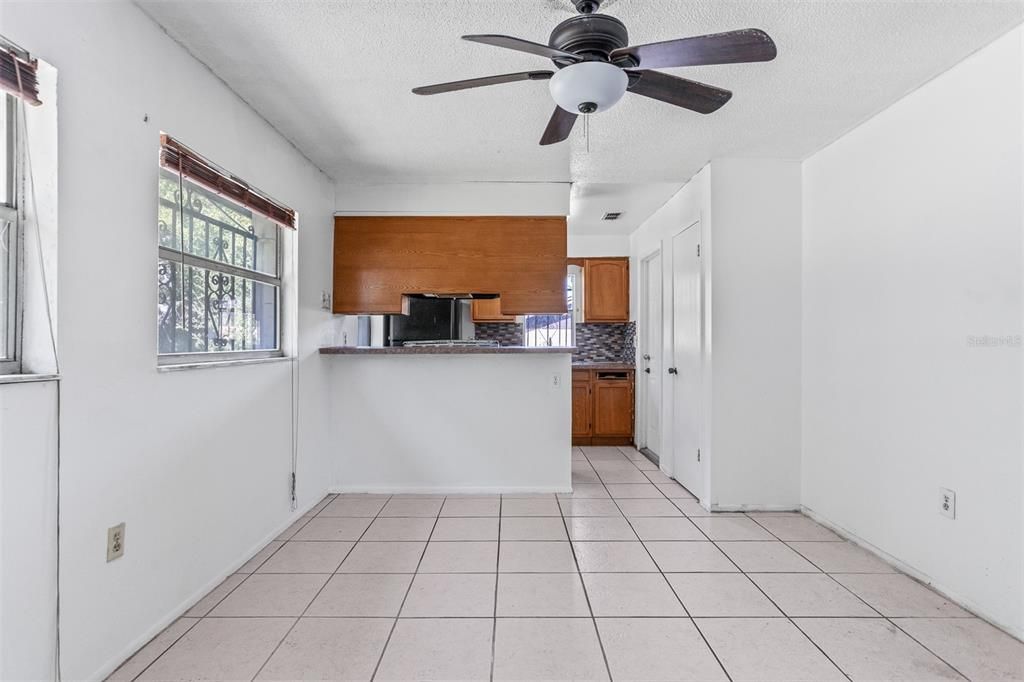 For Sale: $228,500 (4 beds, 1 baths, 1139 Square Feet)