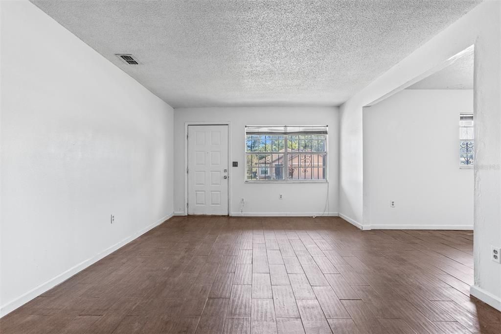 For Sale: $228,500 (4 beds, 1 baths, 1139 Square Feet)