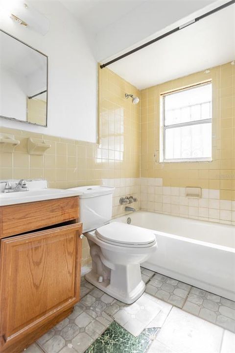 For Sale: $228,500 (4 beds, 1 baths, 1139 Square Feet)