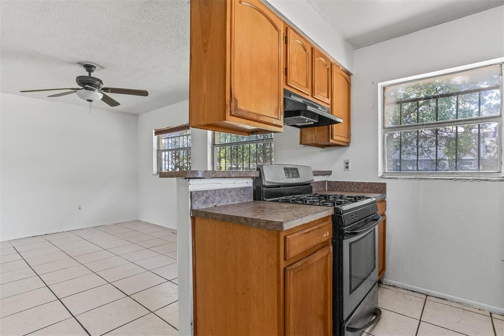For Sale: $228,500 (4 beds, 1 baths, 1139 Square Feet)