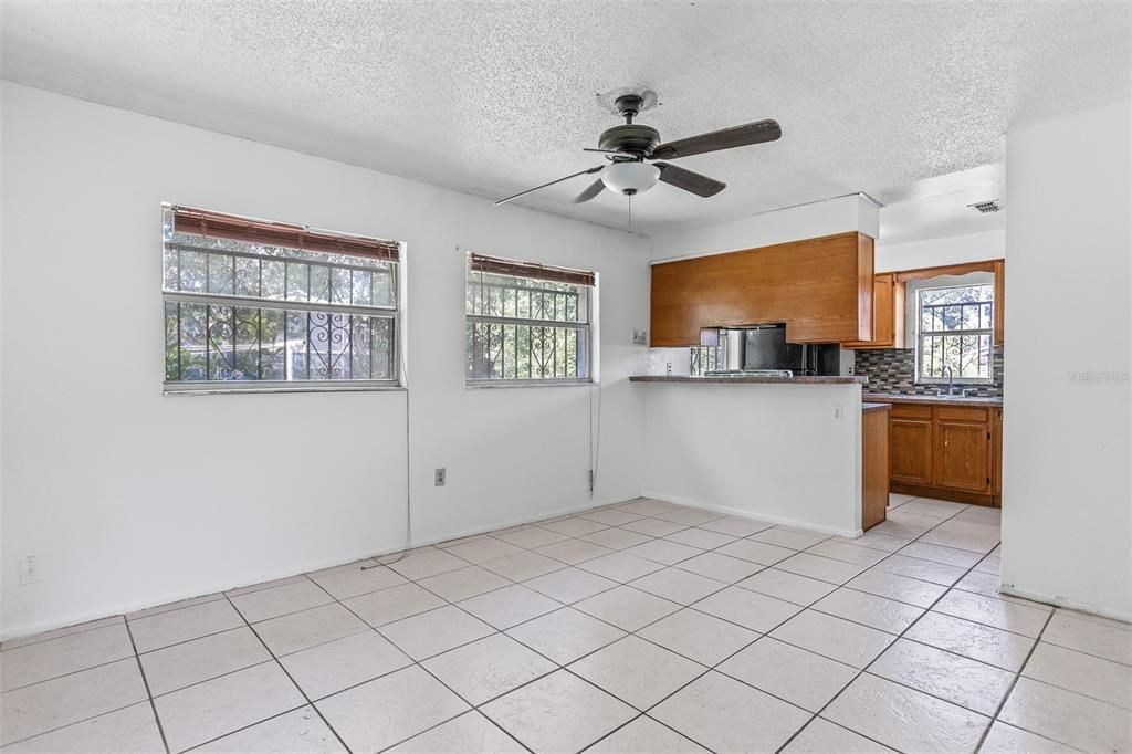 For Sale: $228,500 (4 beds, 1 baths, 1139 Square Feet)