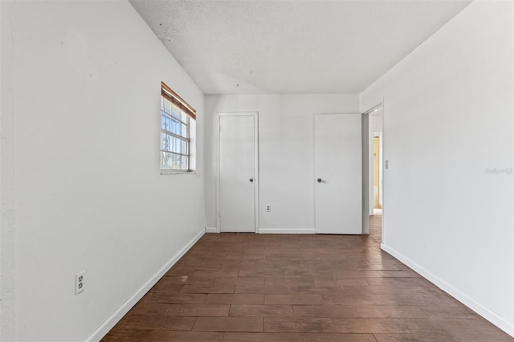 For Sale: $228,500 (4 beds, 1 baths, 1139 Square Feet)