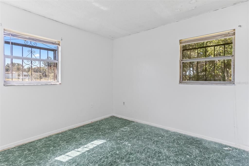 For Sale: $228,500 (4 beds, 1 baths, 1139 Square Feet)