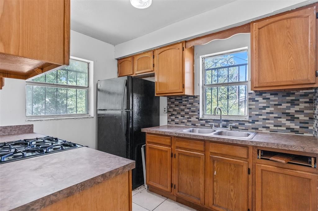 For Sale: $228,500 (4 beds, 1 baths, 1139 Square Feet)