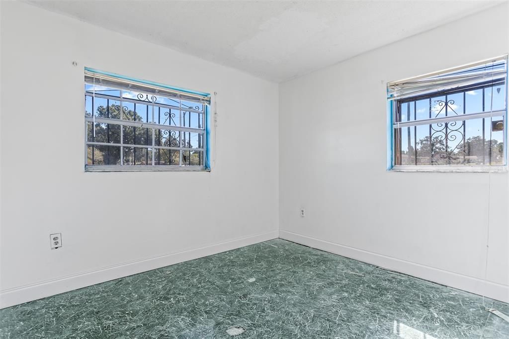 For Sale: $228,500 (4 beds, 1 baths, 1139 Square Feet)