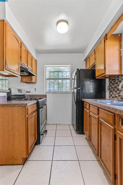 For Sale: $228,500 (4 beds, 1 baths, 1139 Square Feet)