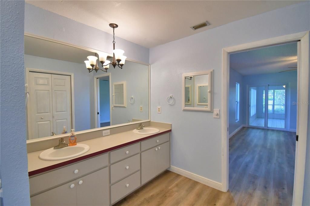 待售: $475,000 (3 贝兹, 3 浴室, 2535 平方英尺)