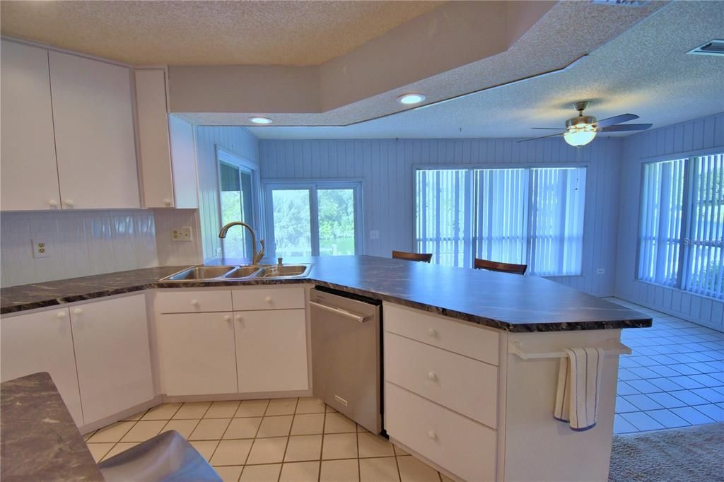 待售: $475,000 (3 贝兹, 3 浴室, 2535 平方英尺)