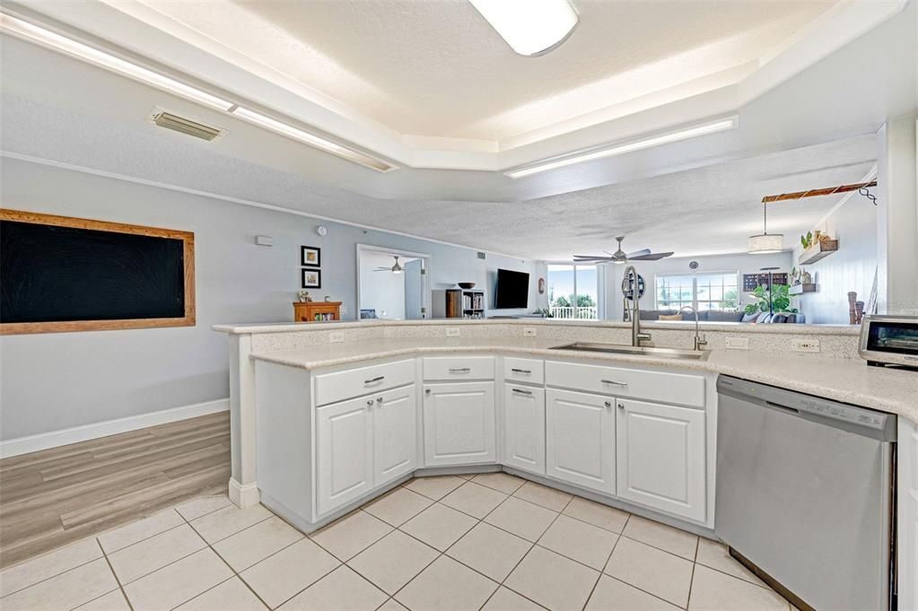 待售: $475,000 (3 贝兹, 2 浴室, 2292 平方英尺)