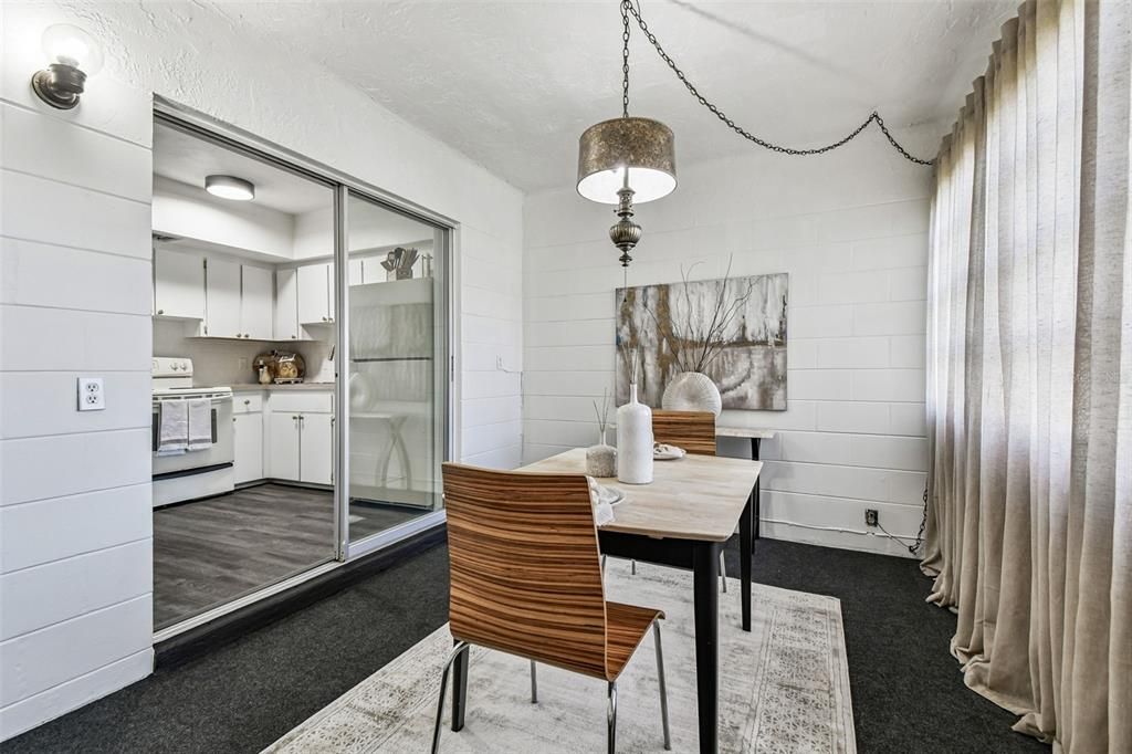 For Sale: $133,000 (2 beds, 1 baths, 835 Square Feet)