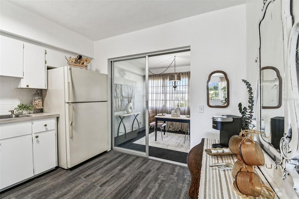 For Sale: $133,000 (2 beds, 1 baths, 835 Square Feet)