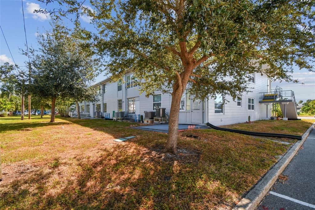 For Sale: $133,000 (2 beds, 1 baths, 835 Square Feet)