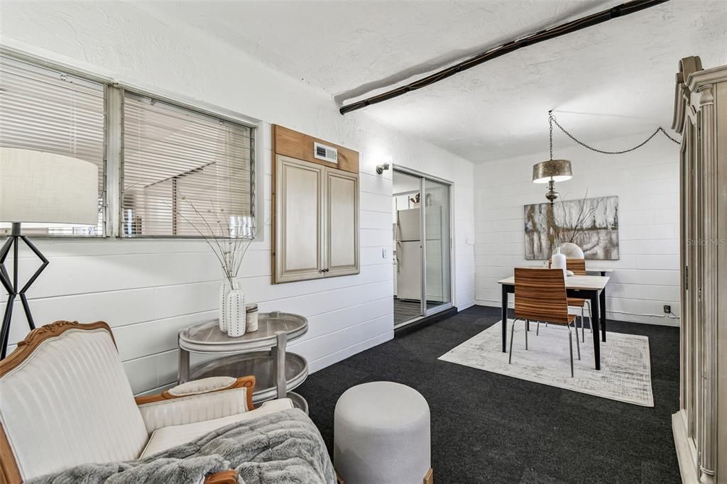 For Sale: $133,000 (2 beds, 1 baths, 835 Square Feet)