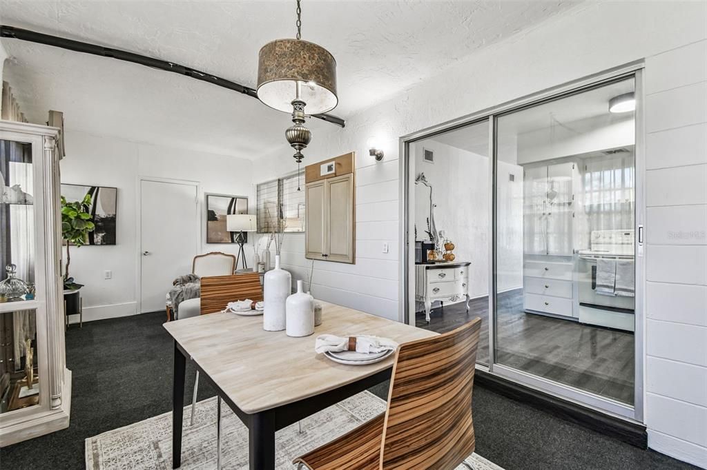 For Sale: $133,000 (2 beds, 1 baths, 835 Square Feet)