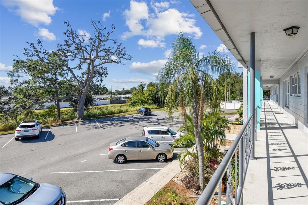 For Sale: $133,000 (2 beds, 1 baths, 835 Square Feet)