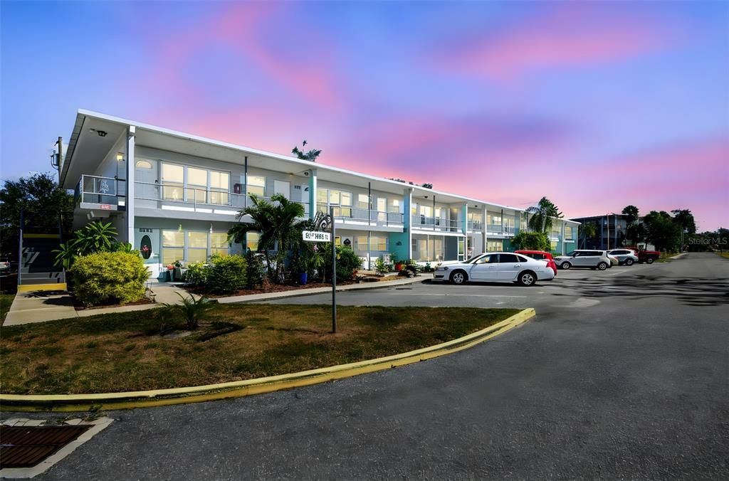 For Sale: $133,000 (2 beds, 1 baths, 835 Square Feet)