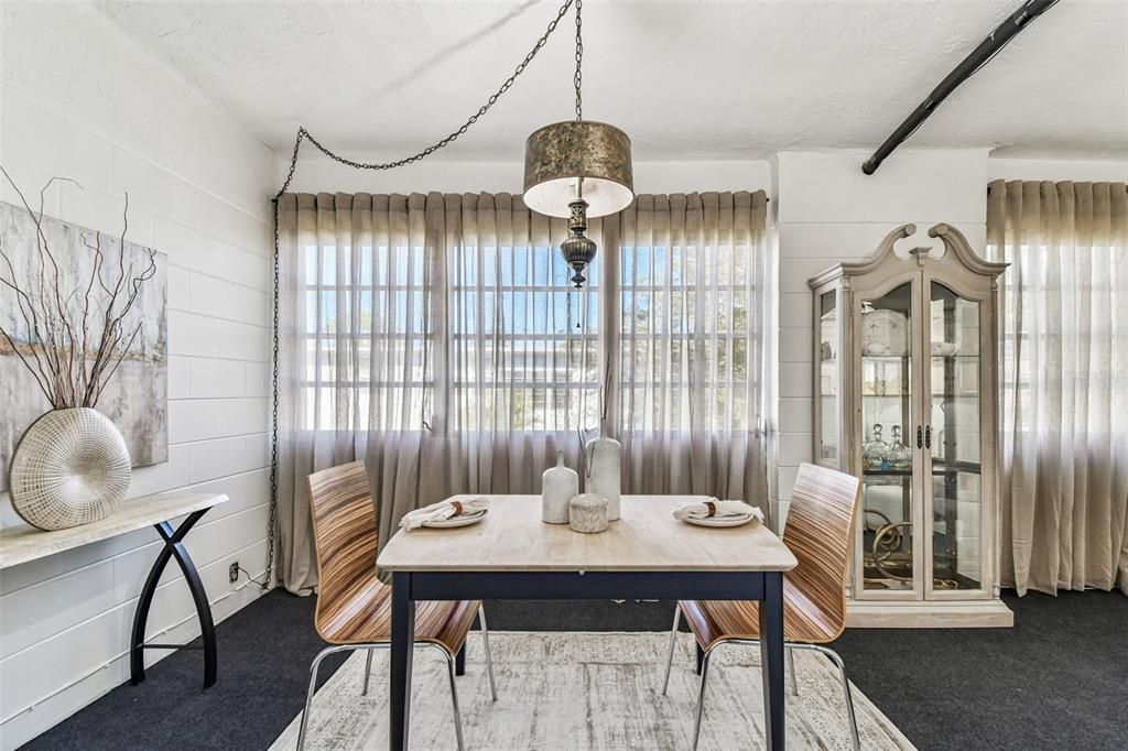 For Sale: $133,000 (2 beds, 1 baths, 835 Square Feet)