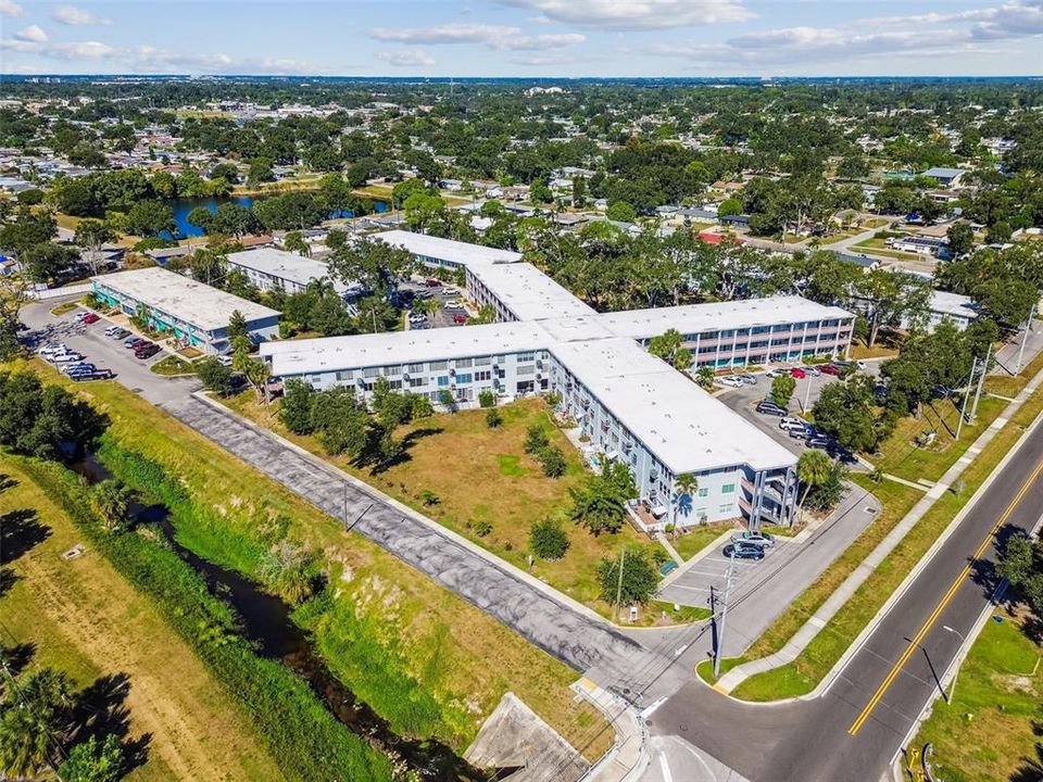 For Sale: $133,000 (2 beds, 1 baths, 835 Square Feet)