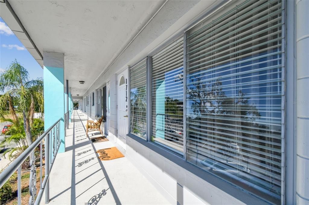 For Sale: $133,000 (2 beds, 1 baths, 835 Square Feet)