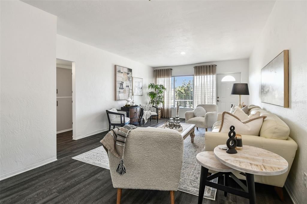 For Sale: $133,000 (2 beds, 1 baths, 835 Square Feet)