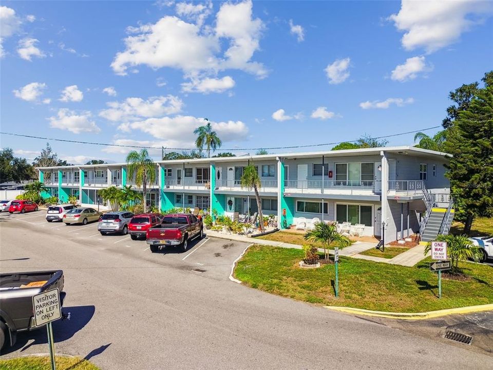 For Sale: $133,000 (2 beds, 1 baths, 835 Square Feet)