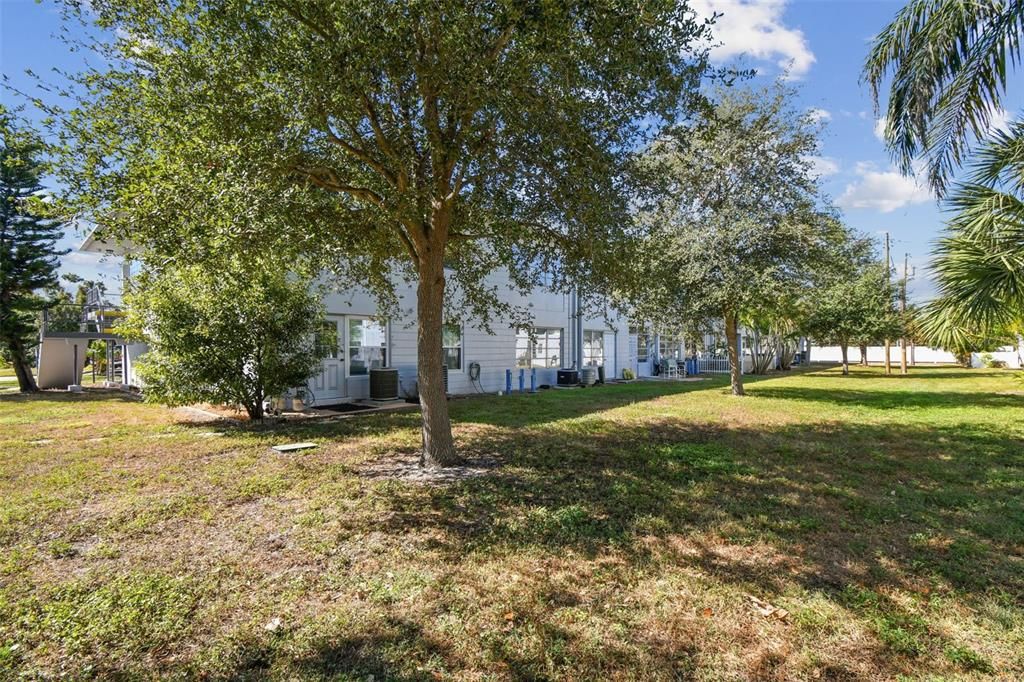 For Sale: $133,000 (2 beds, 1 baths, 835 Square Feet)