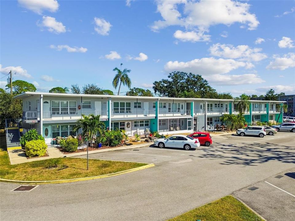 For Sale: $133,000 (2 beds, 1 baths, 835 Square Feet)