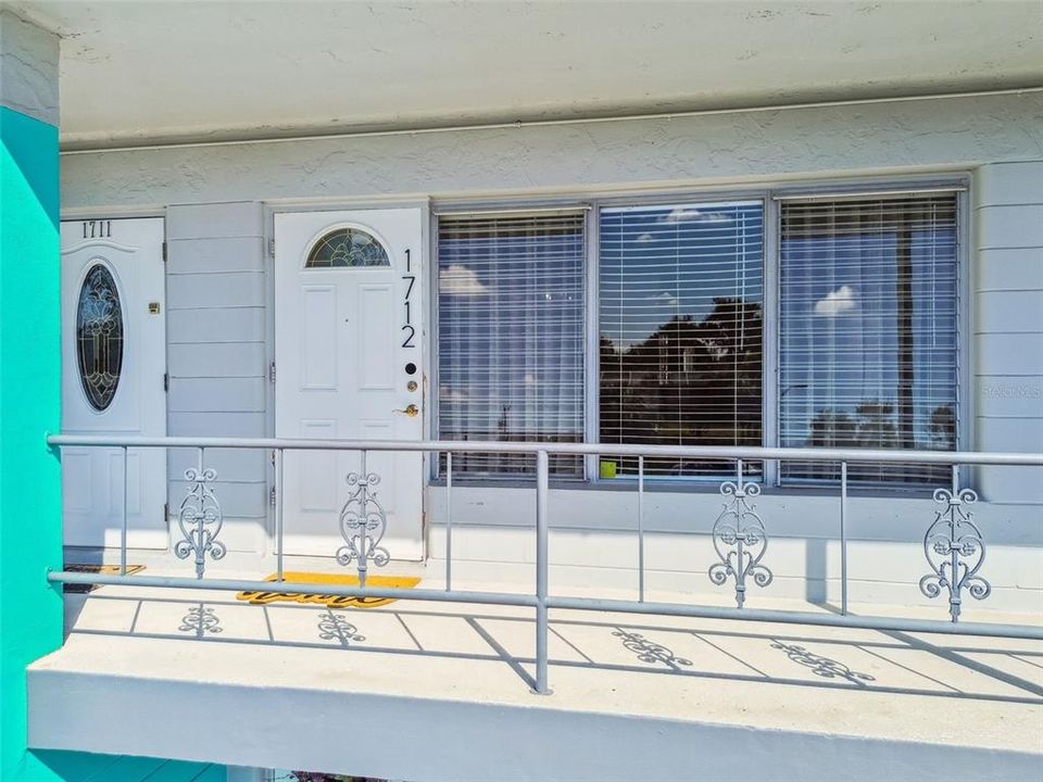 For Sale: $133,000 (2 beds, 1 baths, 835 Square Feet)