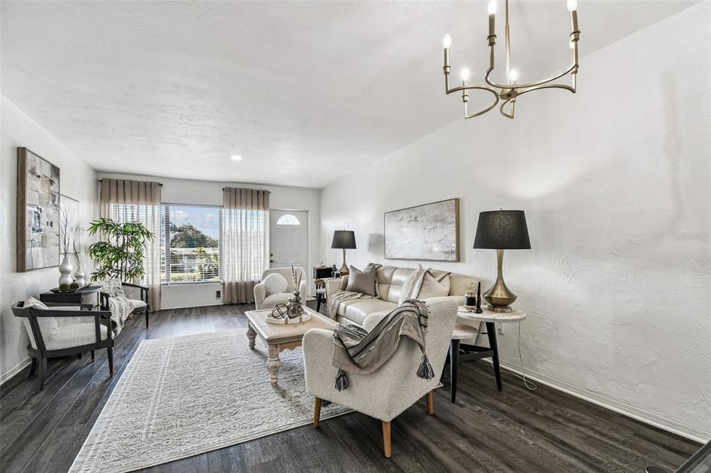 For Sale: $133,000 (2 beds, 1 baths, 835 Square Feet)