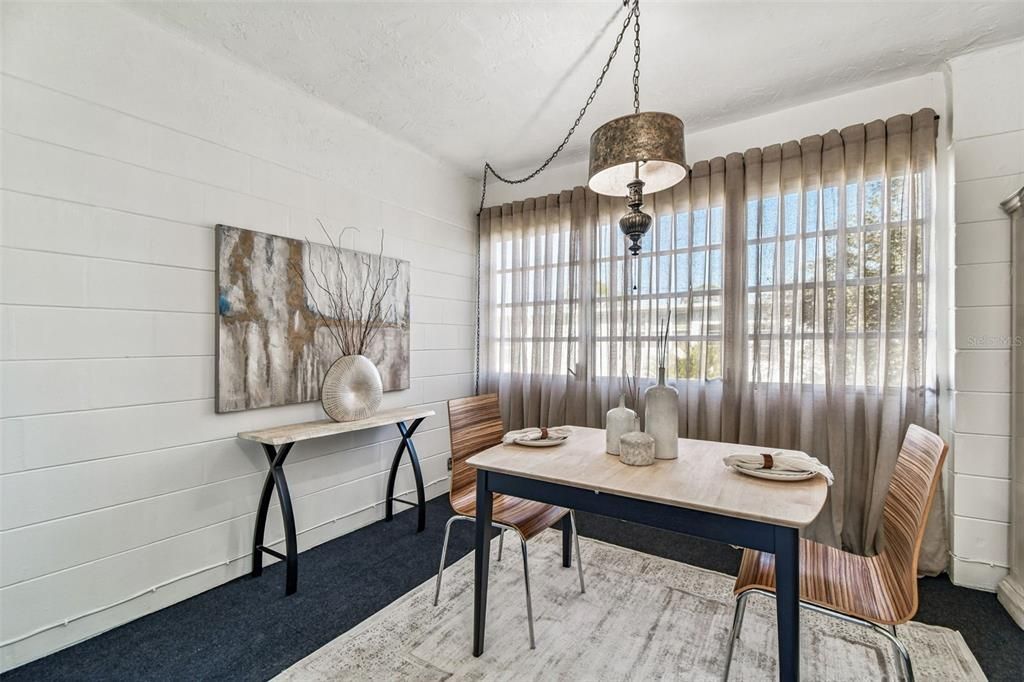 For Sale: $133,000 (2 beds, 1 baths, 835 Square Feet)