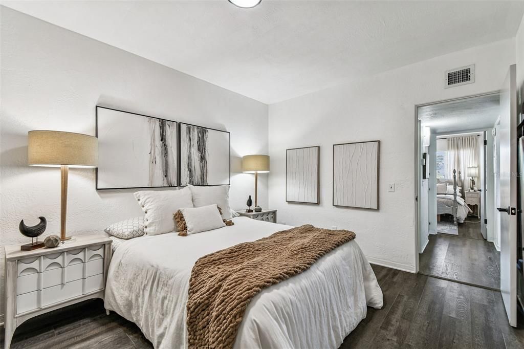 For Sale: $133,000 (2 beds, 1 baths, 835 Square Feet)