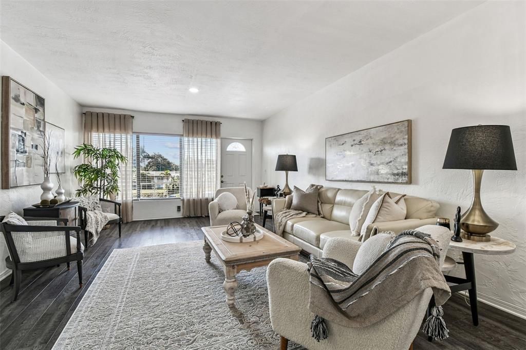 For Sale: $133,000 (2 beds, 1 baths, 835 Square Feet)