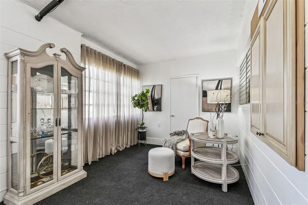 For Sale: $133,000 (2 beds, 1 baths, 835 Square Feet)