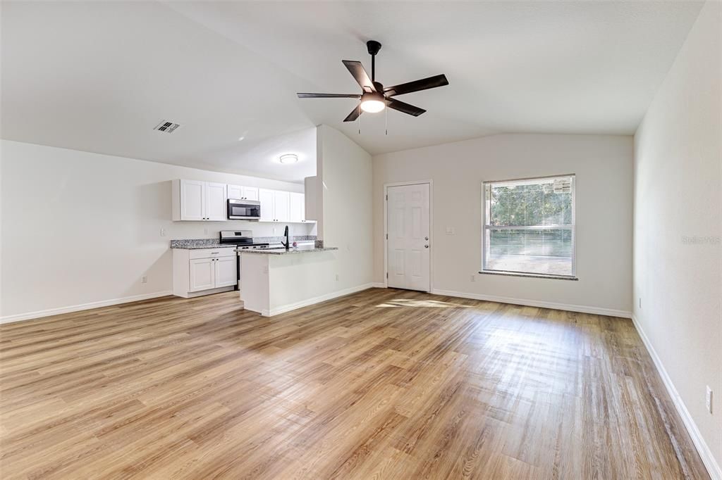 待售: $279,900 (3 贝兹, 2 浴室, 1384 平方英尺)