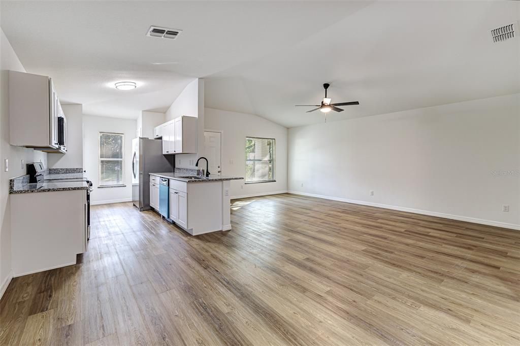 待售: $279,900 (3 贝兹, 2 浴室, 1384 平方英尺)