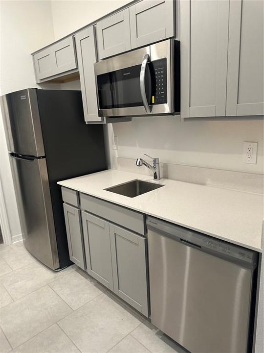 For Rent: $1,350 (1 beds, 1 baths, 700 Square Feet)