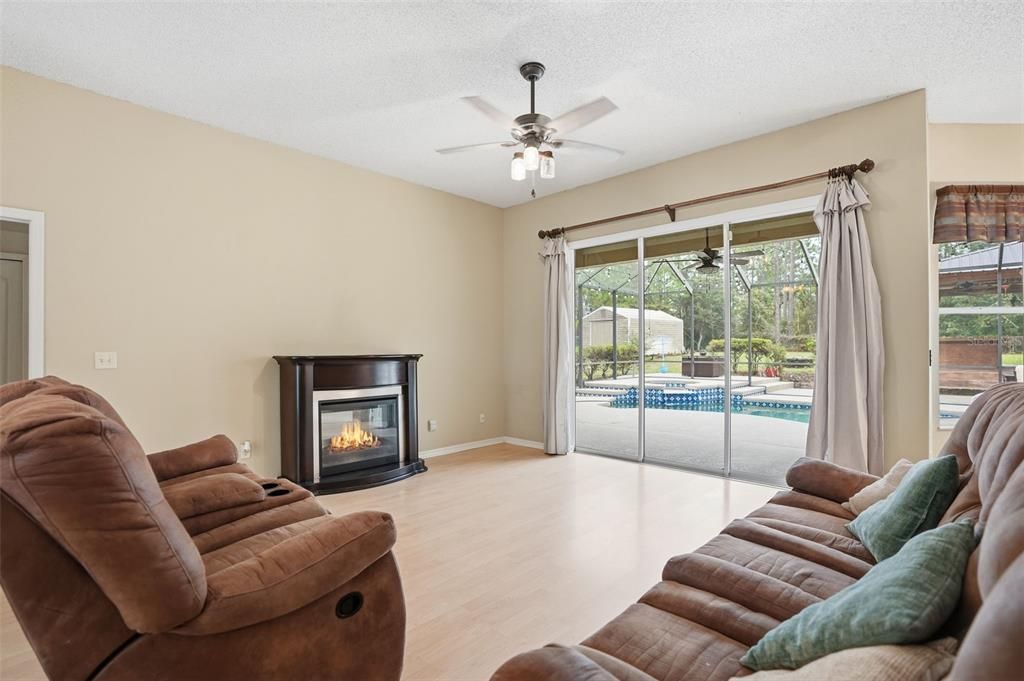 На продажу: $429,000 (3 спален, 2 ванн, 1608 Квадратных фут)