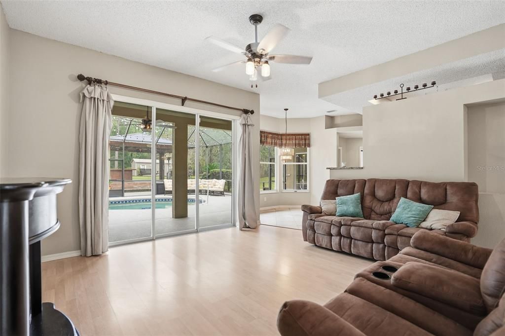 На продажу: $429,000 (3 спален, 2 ванн, 1608 Квадратных фут)