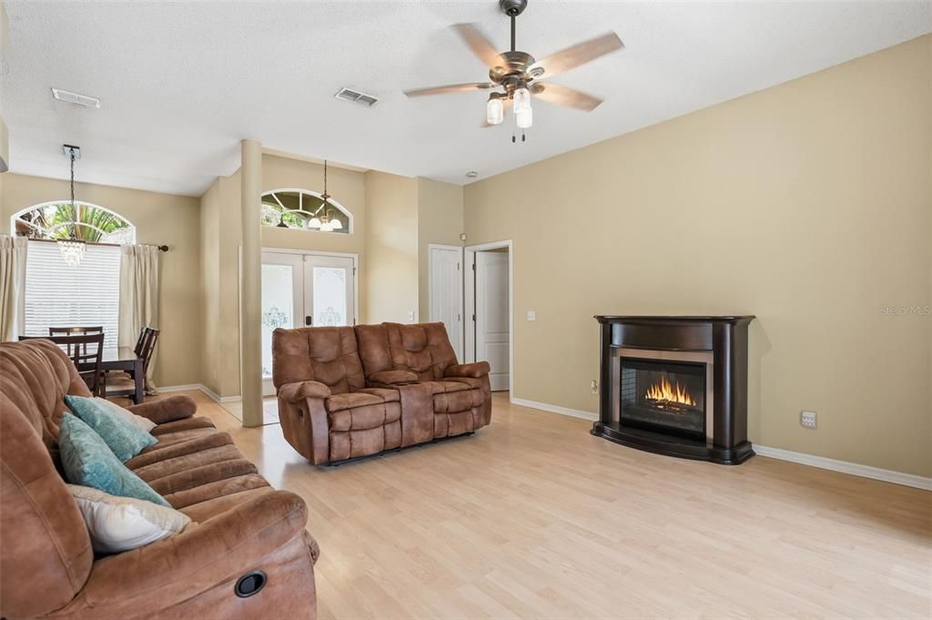 На продажу: $429,000 (3 спален, 2 ванн, 1608 Квадратных фут)