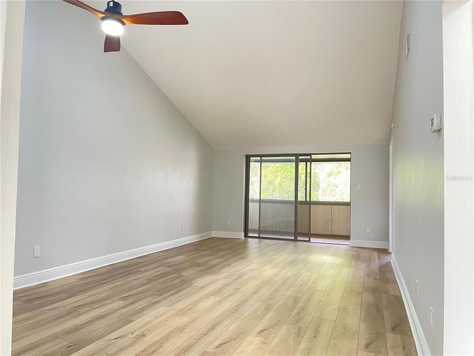 For Sale: $235,000 (2 beds, 2 baths, 1139 Square Feet)